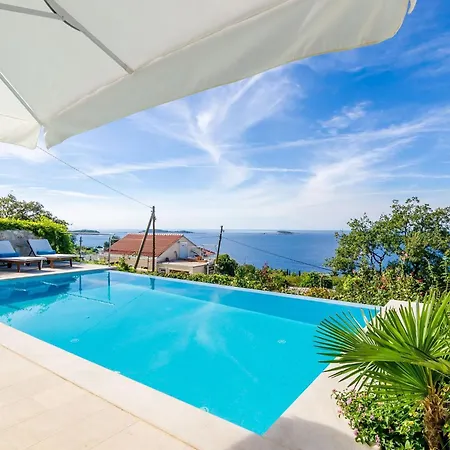 Art Gallery - Six Bedroom With Terrace And Swimming Pool
