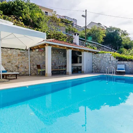 Vila Six Bedroom With Terrace And Swimming Pool Mlini