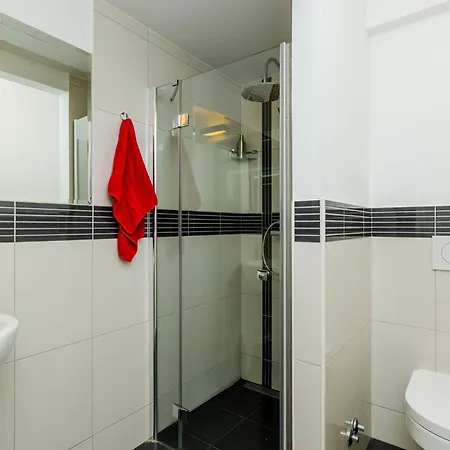 Vila Six Bedroom With Terrace And Swimming Pool Mlini