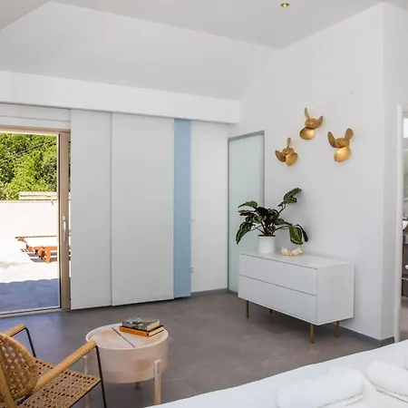 Six Bedroom With Terrace And Swimming Pool Mlini