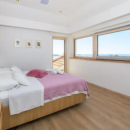 Vila Six Bedroom With Terrace And Swimming Pool Mlini