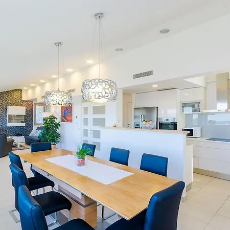 Six Bedroom With Terrace And Swimming Pool * Mlini