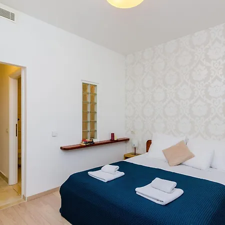 Six Bedroom With Terrace And Swimming Pool Vila
