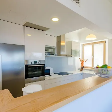 Vila Six Bedroom With Terrace And Swimming Pool *
