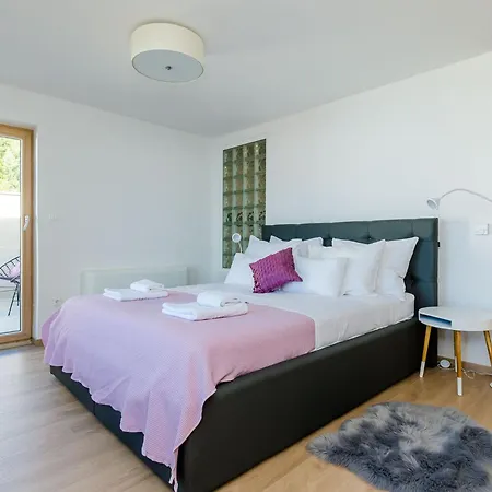 Six Bedroom With Terrace And Swimming Pool Mlini