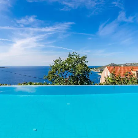 Six Bedroom With Terrace And Swimming Pool Vila