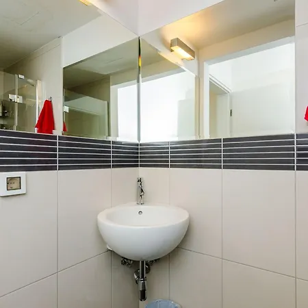 Six Bedroom With Terrace And Swimming Pool *