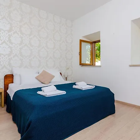 Vila Six Bedroom With Terrace And Swimming Pool *